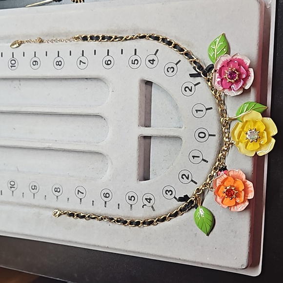 Vintage Betsy Johnson Garden Party necklace. ⁶ - Picture 7 of 8